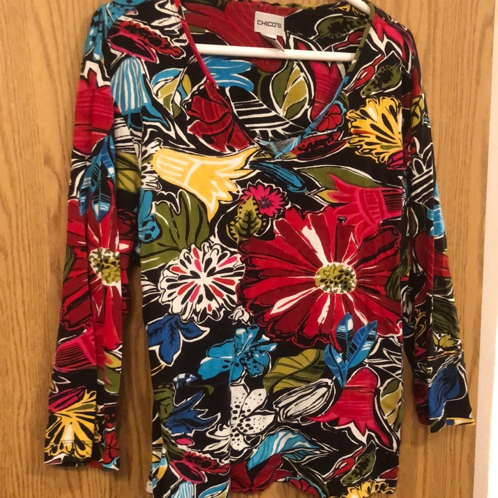 New Women’s Chico’s top No tags size 3 Lovely